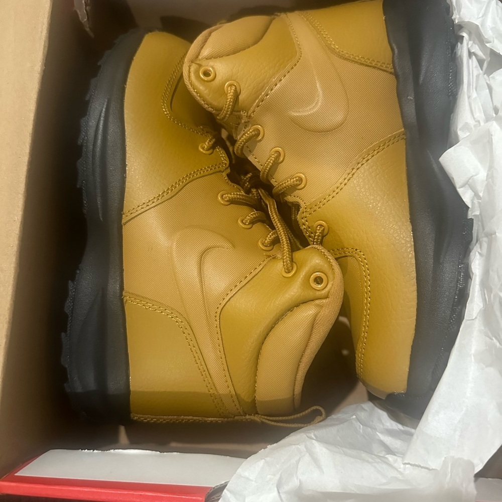 Never worn Nike boots good for school
